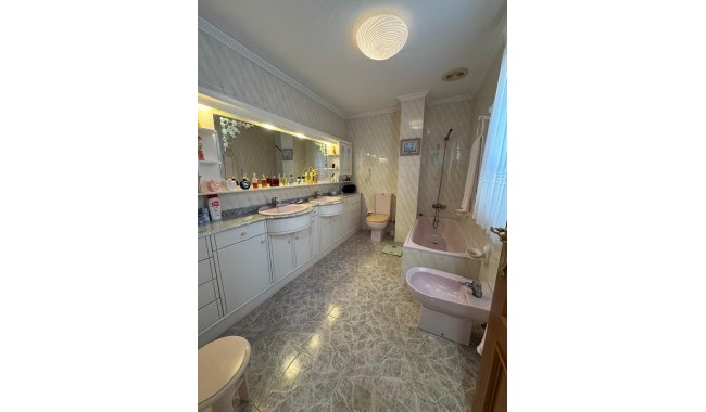 Resale - Apartment - Torrevieja - Centro