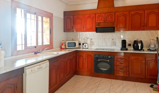 Resale - Villa - Torrevieja
