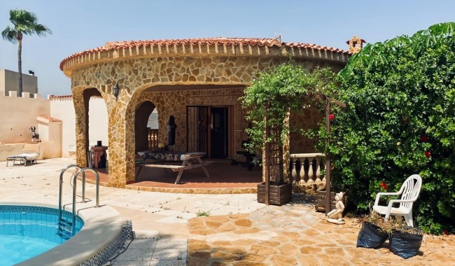Resale - Villa - Torrevieja