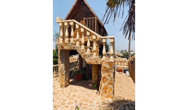 Resale - Villa - Torrevieja