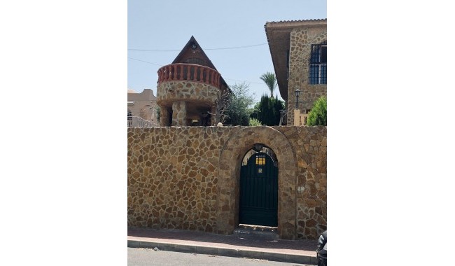 Resale - Villa - Torrevieja