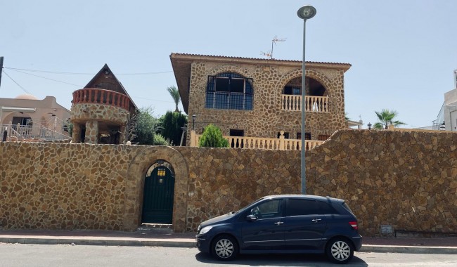 Resale - Villa - Torrevieja