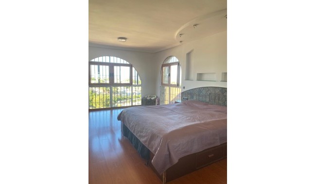 Resale - Villa - Torrevieja