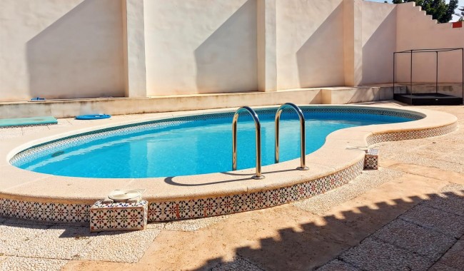 Resale - Villa - Torrevieja