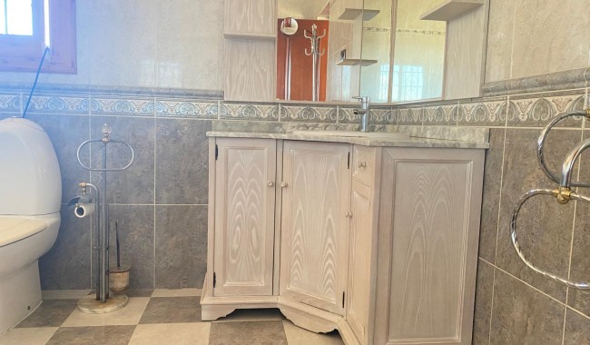 Resale - Villa - Torrevieja