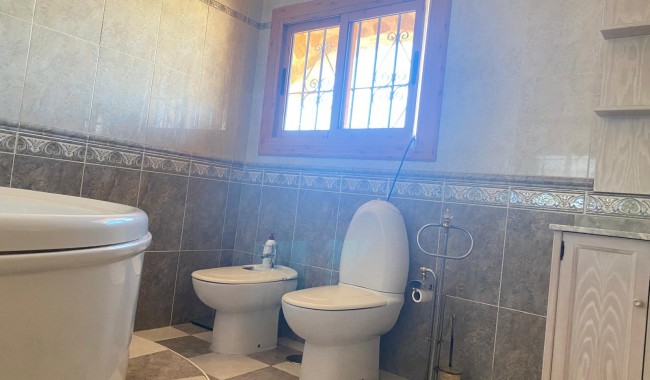 Resale - Villa - Torrevieja