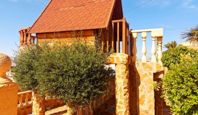Resale - Villa - Torrevieja