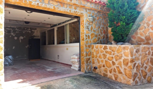 Resale - Villa - Torrevieja