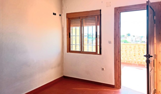Resale - Villa - Torrevieja