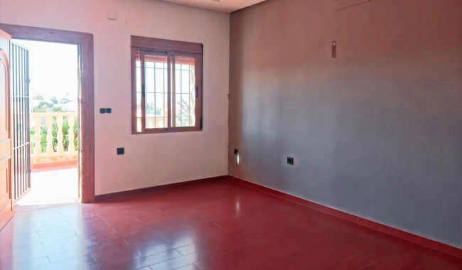 Resale - Villa - Torrevieja