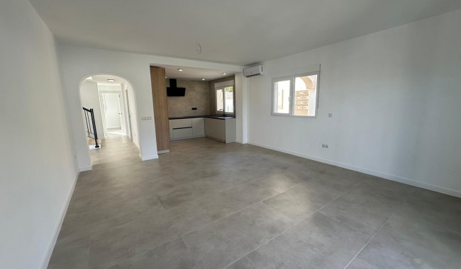 Resale - Villa - El Campello