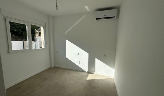 Resale - Villa - El Campello