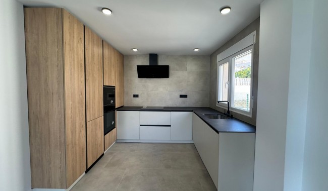 Resale - Villa - El Campello