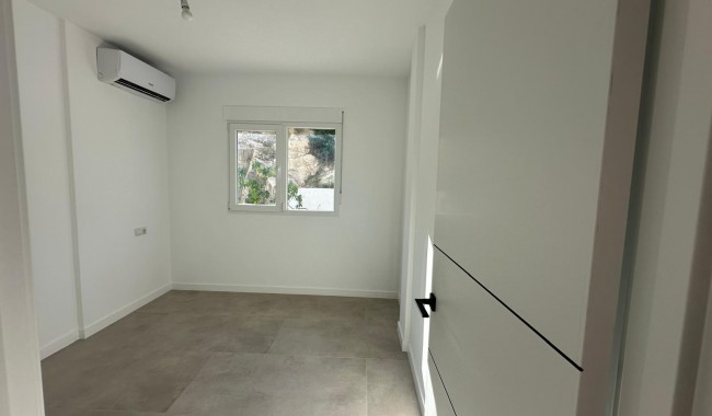 Resale - Villa - El Campello