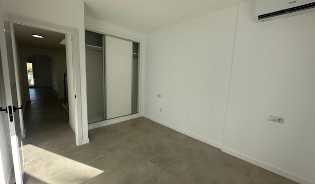Resale - Villa - El Campello