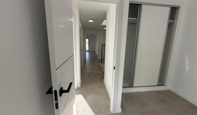 Resale - Villa - El Campello
