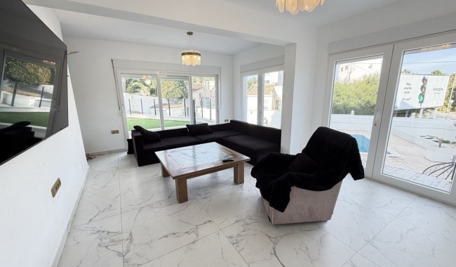 Begagnad - Villa - Orihuela Costa - Villamartín-Las Filipinas
