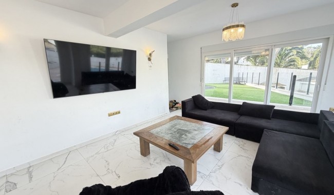 Begagnad - Villa - Orihuela Costa - Villamartín-Las Filipinas