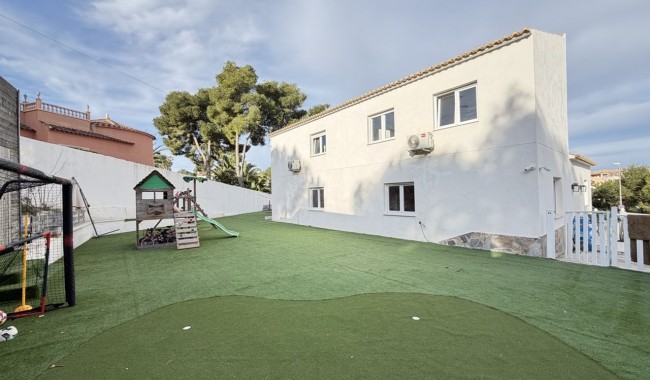 Begagnad - Villa - Orihuela Costa - Villamartín-Las Filipinas