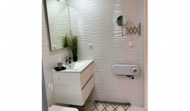 Resale - Apartment - Guardamar - Puerto