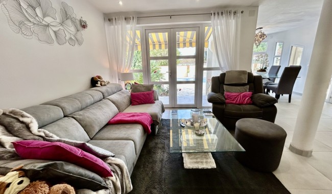 Resale - Villa - Cabo Roig