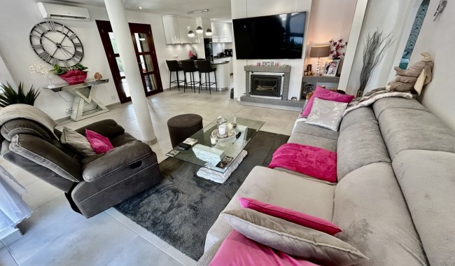 Resale - Villa - Cabo Roig