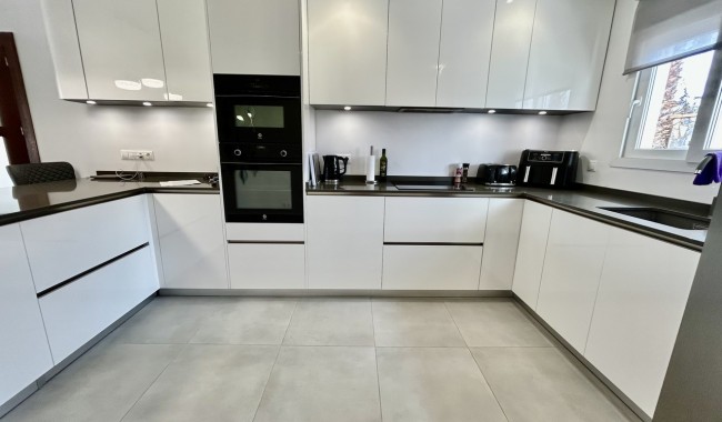 Resale - Villa - Cabo Roig