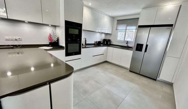 Resale - Villa - Cabo Roig