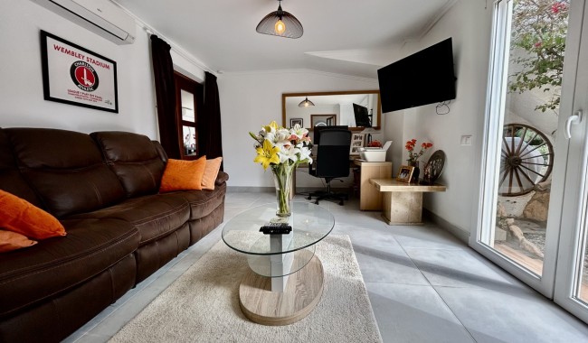 Resale - Villa - Cabo Roig
