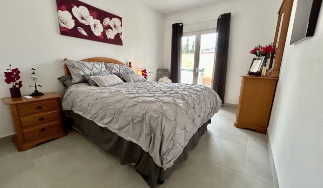 Resale - Villa - Cabo Roig