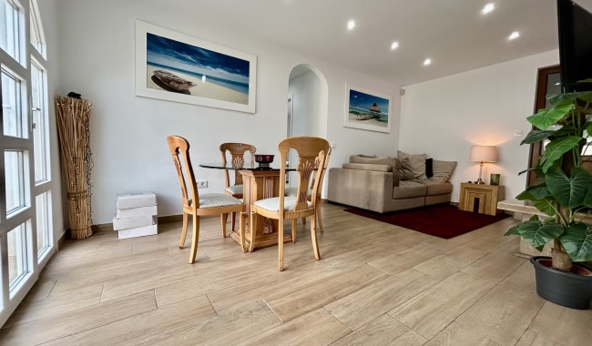 Resale - Villa - Cabo Roig