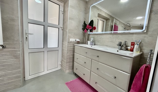 Resale - Villa - Cabo Roig
