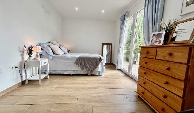 Resale - Villa - Cabo Roig