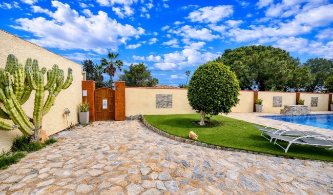 Resale - Villa - Cabo Roig