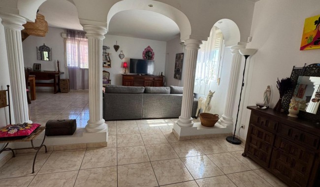 Resale - Finca - Albatera