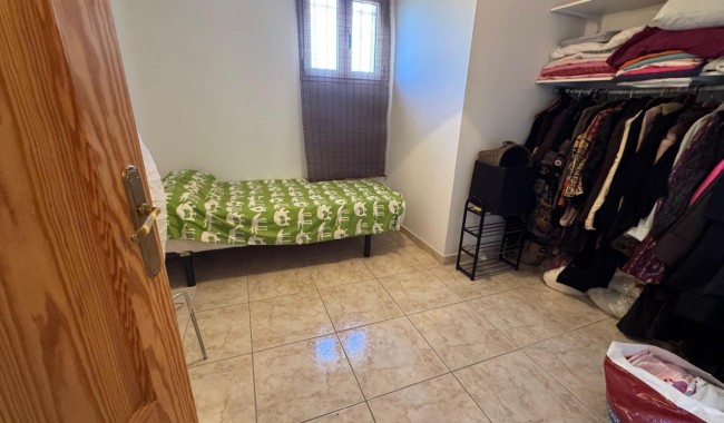 Resale - Finca - Albatera