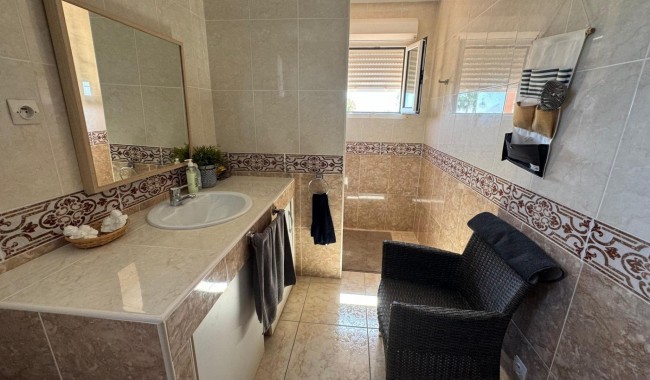 Resale - Finca - Albatera