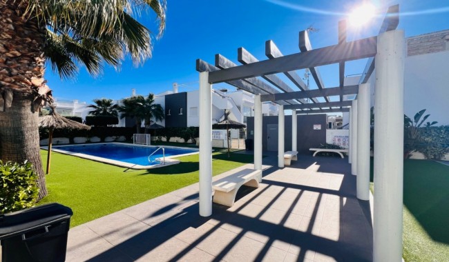 Segunda mano - Bungalow - Torrevieja - Aguas Nuevas