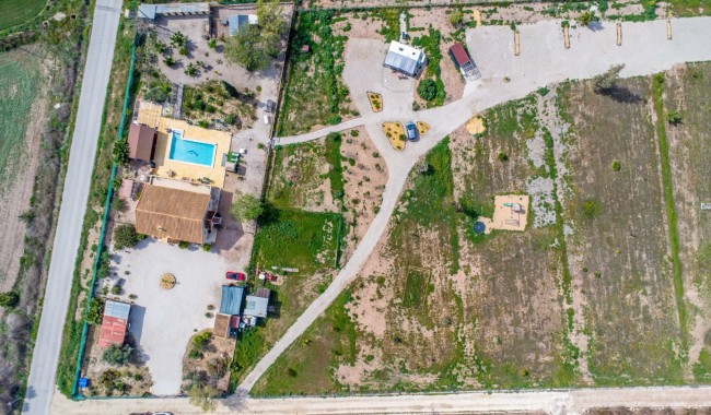 Resale - Finca - Crevillente