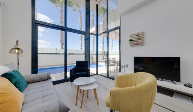 Resale - Villa - Cabo Roig