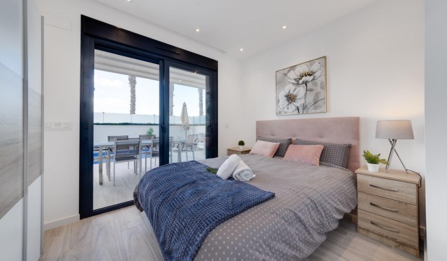 Resale - Villa - Cabo Roig