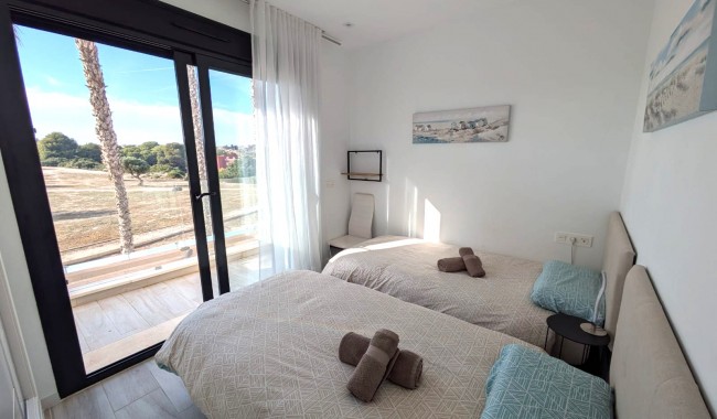 Resale - Villa - Cabo Roig