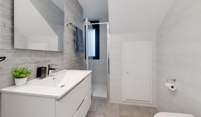 Resale - Villa - Cabo Roig