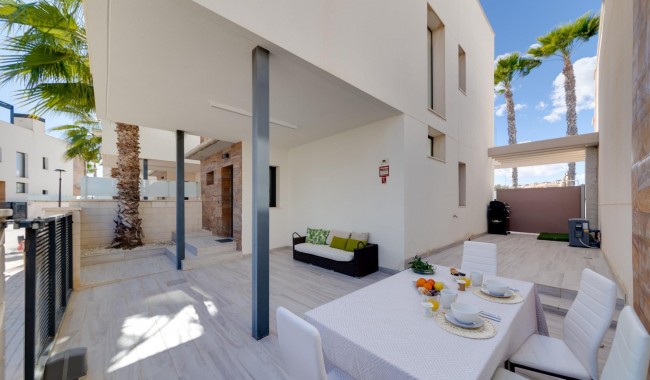 Resale - Villa - Cabo Roig