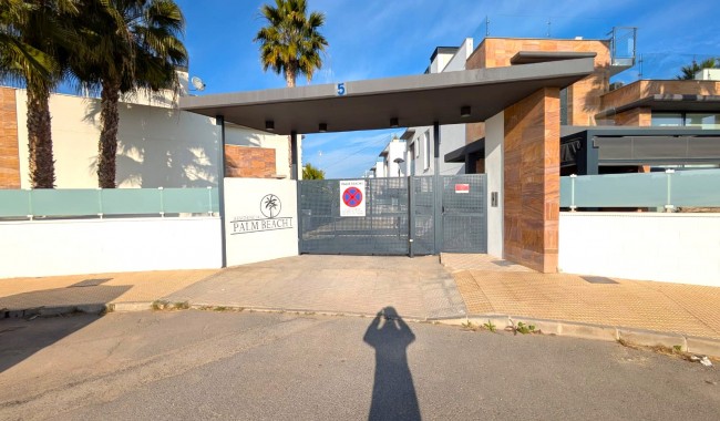 Resale - Villa - Cabo Roig