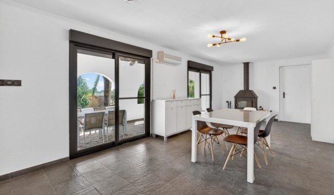 Resale - Villa - Santa Pola