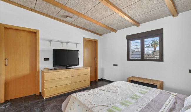 Resale - Villa - Santa Pola