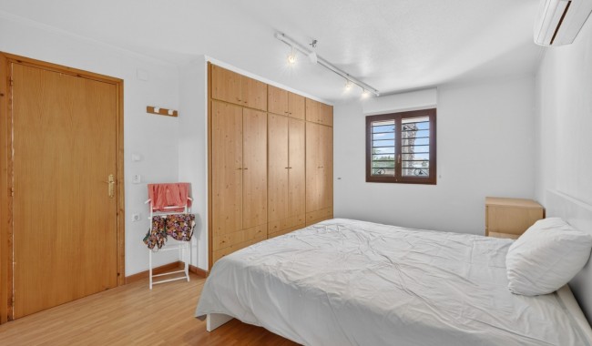 Resale - Villa - Santa Pola