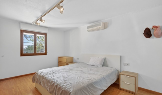 Resale - Villa - Santa Pola