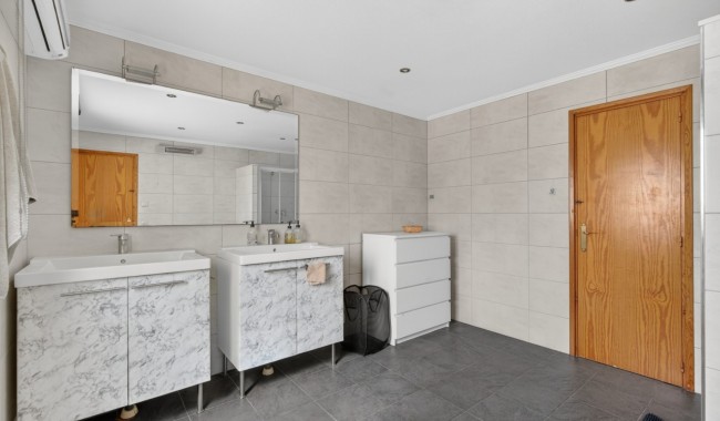 Resale - Villa - Santa Pola